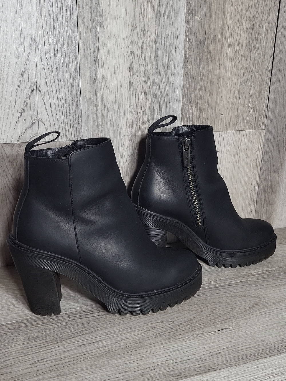 Dr Martens Magdalena Womens 6 Leather Chelsea Ankle Boots Chunky Heel Moto Y2K - Picture 3 of 11